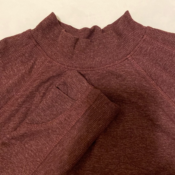Old Navy XSP burgundy CozeCore mockneck cropped rib-paneled active top - Picture 3 of 5